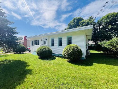 7 Franklyn Street, Amherst, NS 
