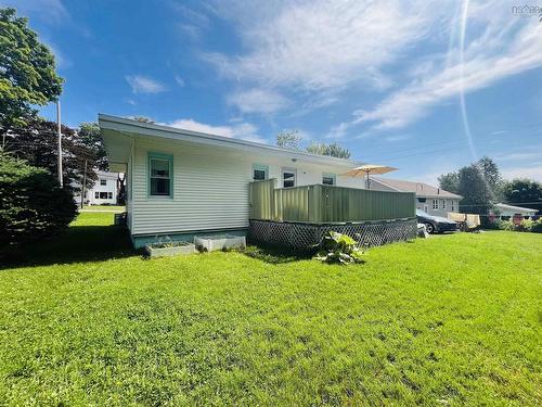 7 Franklyn Street, Amherst, NS 
