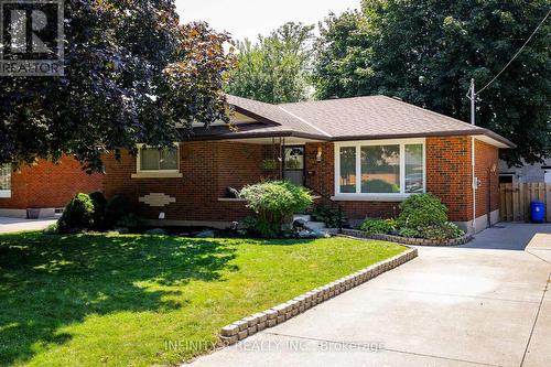 39 HOWARD AVENUE  St. Catharines (Lakeport), ON L2N 3W8