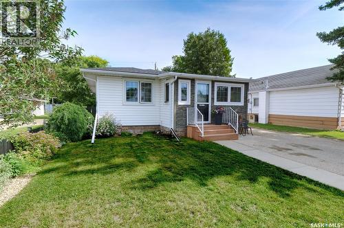 924 Hall STREET W  Moose Jaw, SK S6H 2S4