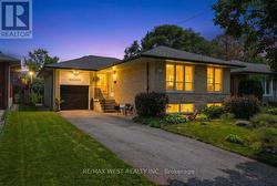 19 DECARIE CIRCLE  Toronto, ON M9B 3H6