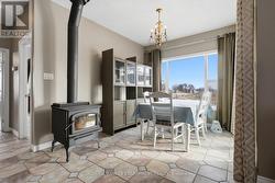 Breakfast/dining room - 