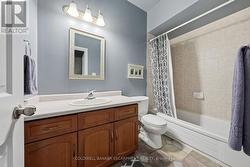 Main bathroom - 