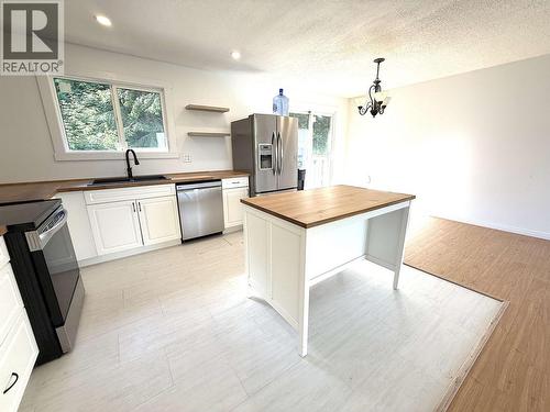 1012 E 10Th Avenue, Prince Rupert, BC - Indoor Photo Showing Kitchen