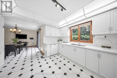 5109 Elderview Court, Mississauga, ON - Indoor Photo Showing Kitchen With Double Sink