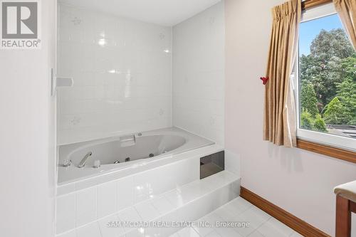 5109 Elderview Court, Mississauga, ON - Indoor Photo Showing Bathroom