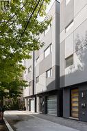 16 EGERTON LANE N Toronto, ON M5T 2P5