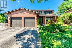 1124 NOTLEY CRESCENT Oakville, ON L6M 1H4