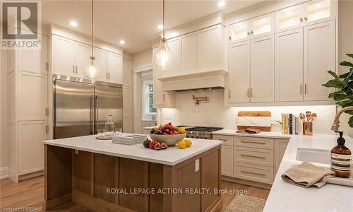 150 St Margarets Road, Hamilton, ON - Indoor Photo Showing Kitchen With Upgraded Kitchen