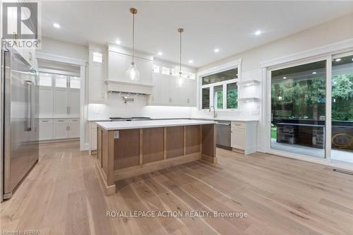 150 St Margarets Road, Hamilton, ON - Indoor Photo Showing Kitchen With Upgraded Kitchen