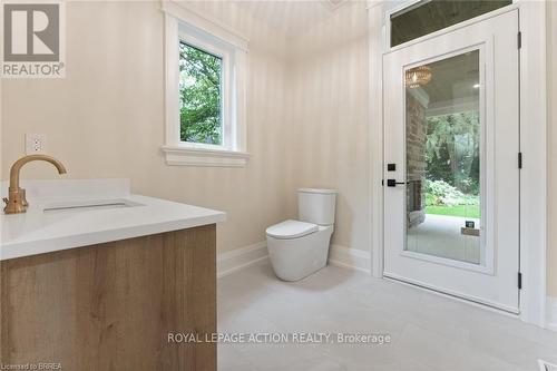 150 St Margarets Road, Hamilton, ON - Indoor Photo Showing Bathroom