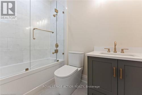 150 St Margarets Road, Hamilton, ON - Indoor Photo Showing Bathroom