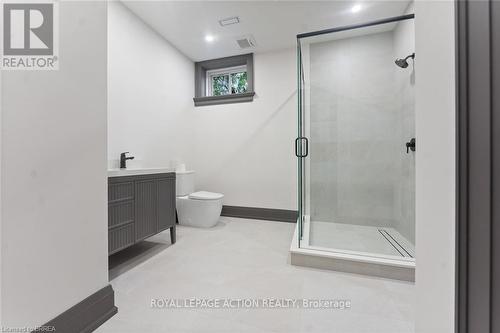 150 St Margarets Road, Hamilton, ON - Indoor Photo Showing Bathroom