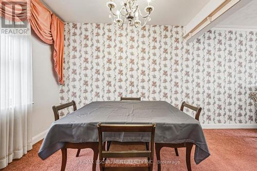 2345 Gibbon Street, Burlington, ON - Indoor Photo Showing Dining Room