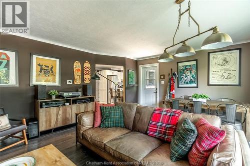 71 Mcfarlane Avenue, Chatham, ON - Indoor Photo Showing Living Room