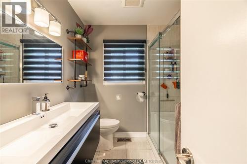 71 Mcfarlane Avenue, Chatham, ON - Indoor Photo Showing Bathroom