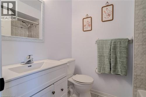 90 Davidson Boulevard, Dundas, ON - Indoor Photo Showing Bathroom