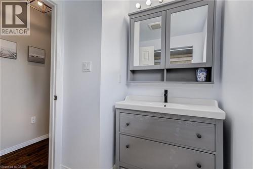 90 Davidson Boulevard, Dundas, ON - Indoor
