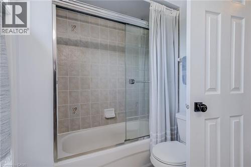 90 Davidson Boulevard, Dundas, ON - Indoor Photo Showing Bathroom