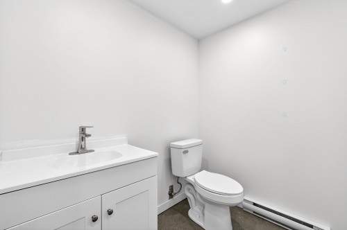 Bathroom - 7897 Rue Bonnier, Montréal (Lasalle), QC 