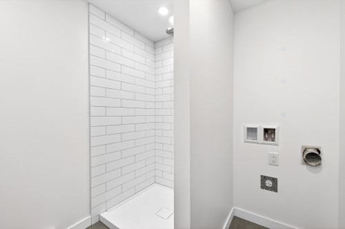 Bathroom - 7897 Rue Bonnier, Montréal (Lasalle), QC 