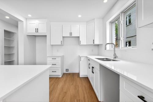 Kitchen - 7895 Rue Bonnier, Montréal (Lasalle), QC - Indoor Photo Showing Kitchen With Double Sink