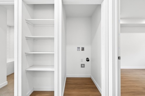 Closet - 7895 Rue Bonnier, Montréal (Lasalle), QC - Indoor With Storage