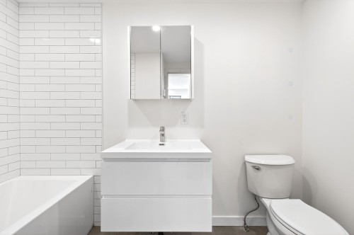 Bathroom - 7895 Rue Bonnier, Montréal (Lasalle), QC - Indoor Photo Showing Bathroom
