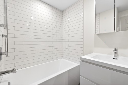Bathroom - 7895 Rue Bonnier, Montréal (Lasalle), QC - Indoor Photo Showing Bathroom