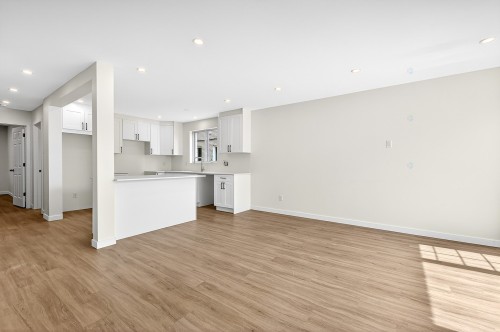 Living Room - 7895 Rue Bonnier, Montréal (Lasalle), QC - Indoor Photo Showing Kitchen