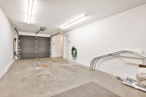 Garage - 1334 Av. De Salaberry, Chambly, QC 