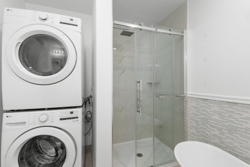 Salle de bains - 1889 Rue Des Carrières, Montréal (Rosemont/La Petite-Patrie), QC - Indoor Photo Showing Laundry Room