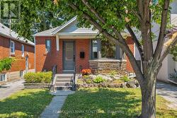 49 BINSWOOD AVENUE Toronto, ON M4C 3N6