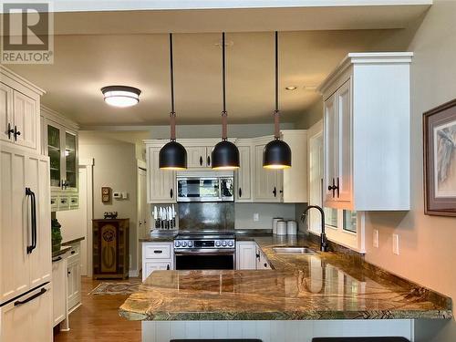 610 Park, Worthington, ON - Indoor Photo Showing Kitchen