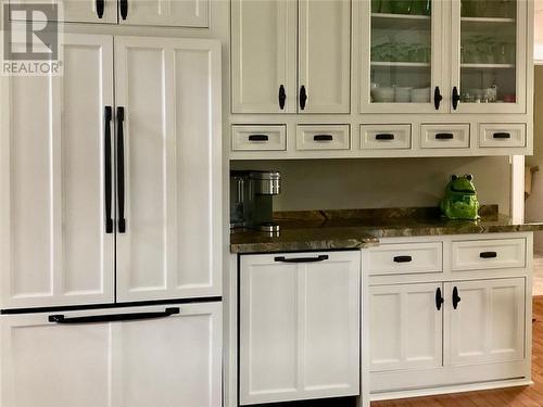 610 Park, Worthington, ON - Indoor Photo Showing Kitchen