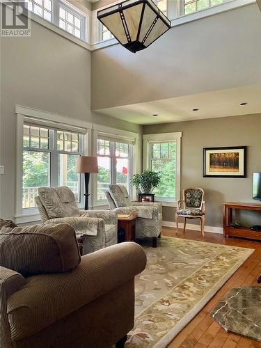 610 Park, Worthington, ON - Indoor Photo Showing Living Room