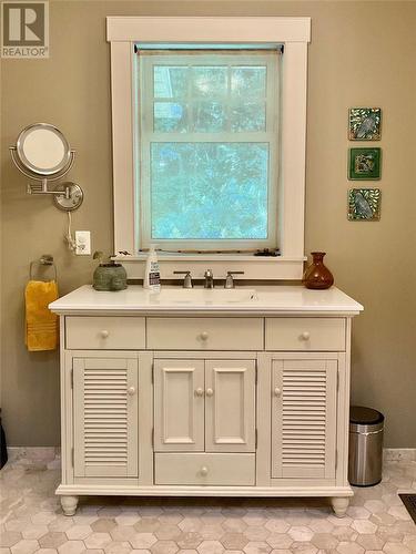 610 Park, Worthington, ON - Indoor Photo Showing Bathroom