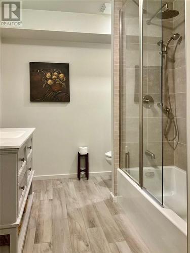 610 Park, Worthington, ON - Indoor Photo Showing Bathroom