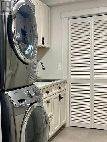 610 Park, Worthington, ON - Indoor Photo Showing Laundry Room