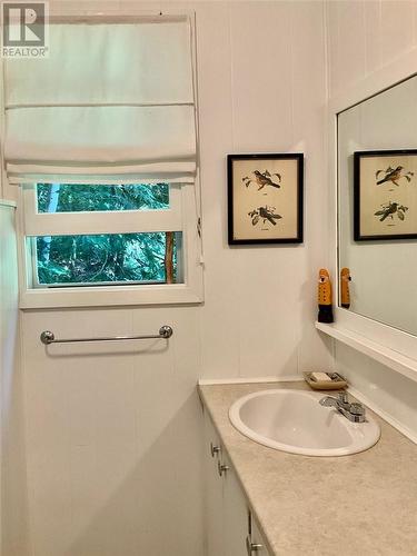610 Park, Worthington, ON - Indoor Photo Showing Bathroom