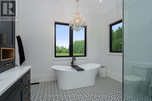 Main Level 5 Piece Ensuite - 6089 First Line, Erin, ON 
