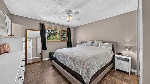 1386 Cypress Drive, Sparwood, BC - Indoor Photo Showing Bedroom