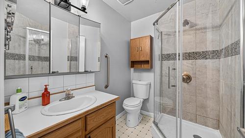 1386 Cypress Drive, Sparwood, BC - Indoor Photo Showing Bathroom