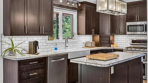 1386 Cypress Drive, Sparwood, BC - Indoor Photo Showing Kitchen