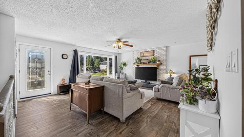 1386 Cypress Drive, Sparwood, BC - Indoor Photo Showing Living Room