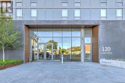 914 - 120 VARNA DRIVE Toronto, ON M6A 0B3