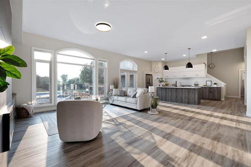 1892 Mccreary Road, Winnipeg, MB 