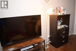 Image quality insufficient for description - 