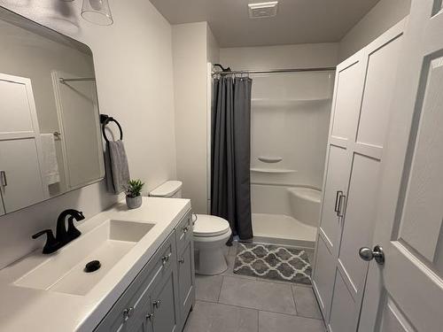 3241 Willard Avenue, Thunder Bay, ON - Indoor Photo Showing Bathroom