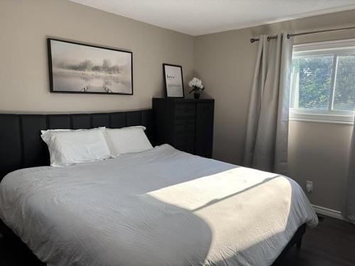 3241 Willard Avenue, Thunder Bay, ON - Indoor Photo Showing Bedroom